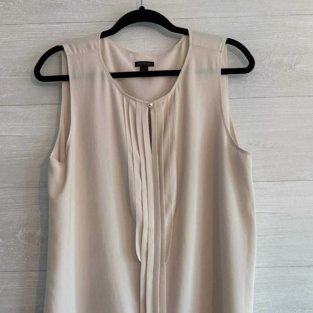 Ann Taylor chic beige sleveeless Large